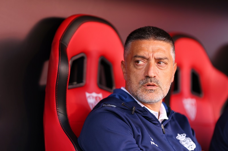 HLV của Sevilla hiện tại là Javier García Pimienta