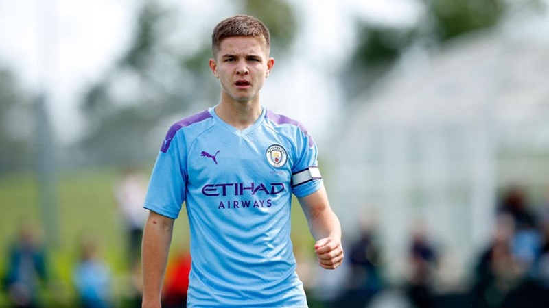 James McAtee trong màu áo của tuyển trẻ Man City