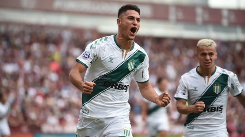 Julian Carranza trong màu áo của Banfield